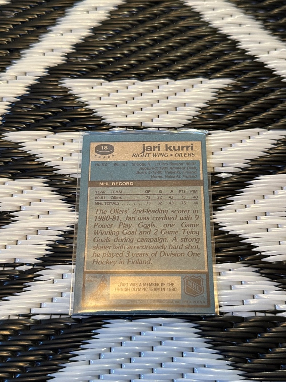 Jari Kurri Topps 1981 Rookie Hockey Card Raw - Picture 2 of 2